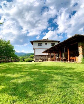 Family Hotel Byalata Kashta